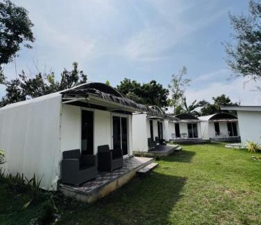 San Juan House | Lily Paradise