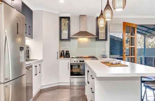 McLaren Vale House | 'Lily-Rose Cottage' A McLaren Vale Family Hideaway