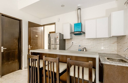 Gurugram Apartment | Lime Tree Hotel Golf Course Road Sec-43