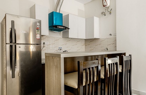 Gurugram Apartment | Lime Tree Hotel Golf Course Road Sec-43