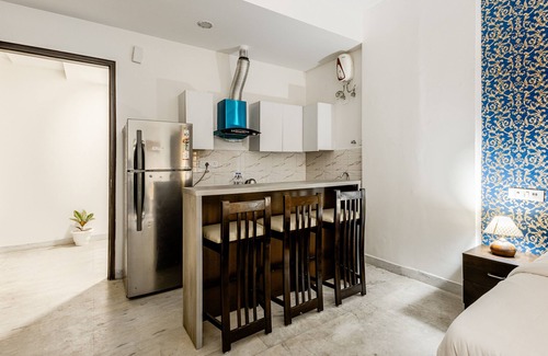 Gurugram Apartment | Lime Tree Hotel Golf Course Road Sec-43