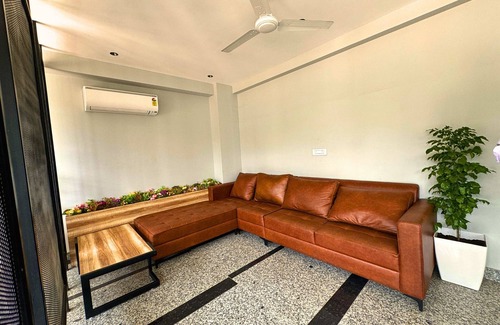 Gurugram Apartment | Lime Tree Hotel Sector 51 Gurgaon