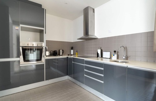 Hostafrancs Apartment | Limehome Barcelona Rector Triadó