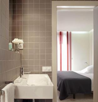 Hostafrancs Apartment | Limehome Barcelona Rector Triadó