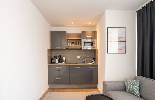 New Town Apartment | Limehome Köln Friesenplatz