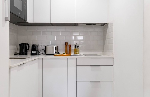 Embajadores Apartment | Limehome Madrid Calle Ave María