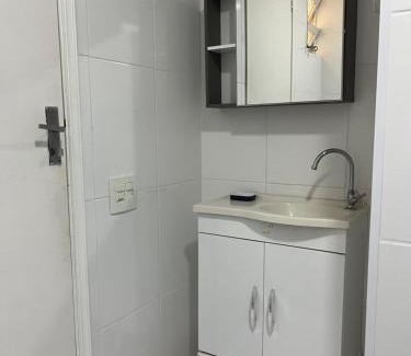 Enseada Apartment | Lindo apto 3 qtos, a 350 mtrs praia da enseada com serviço de praia e portaria 24 hrs próx casa grande hotel, hipermercados, farmácias bancos
