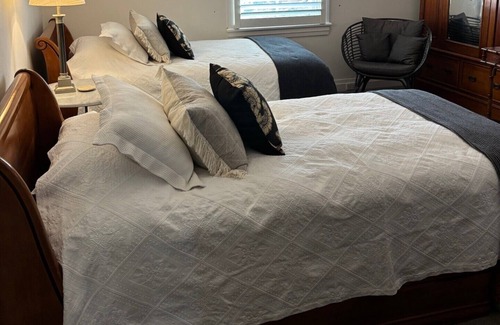 Armidale House | Lindsay House Guesthouse