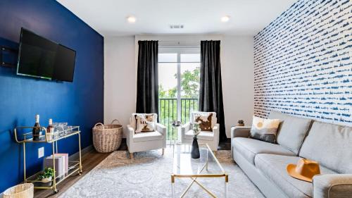 Rolling Mill Hill House | Lindsley by AvantStay Balcony Modern Design A Downtown Location