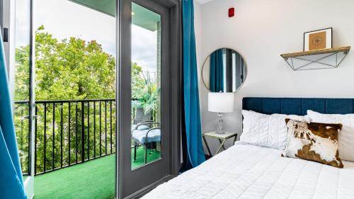 Rolling Mill Hill House | Lindsley by AvantStay Balcony Modern Design A Downtown Location