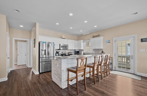 McCutcheon Field House | Linens Included/Beachfront/Private hot tub/Elevator/Pool