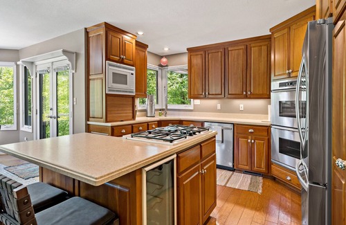 Frank House | Linville Mountain Sanctuary: Light-Filled Home With Epic Views; Disc golf course