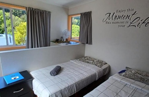 Dunedin Bed & Breakfast | Lioness Estate - Dunedin