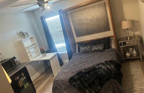 Trailer Estates House | Lions Den. private room in shared home