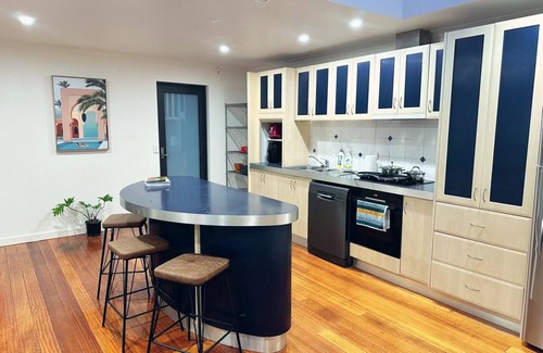 Sandy Bay Villa | Lipscombe Mt Wellington view luxury house