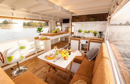 Priepert Boat Rental | Lisa Boot 1