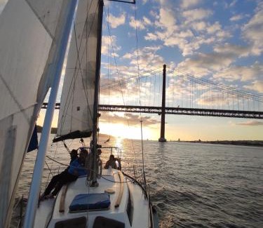 Lapa Boat Rental | Lisboa Sailing Tours - Night on board - Alcantara