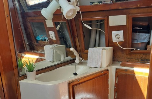 Lisbon Old Town Boat Rental | Lisbon Cosy Boat - Be Happy in the City Center