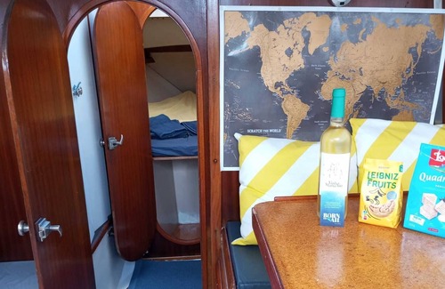 Lisbon Old Town Boat Rental | Lisbon Cosy Boat - Be Happy in the City Center