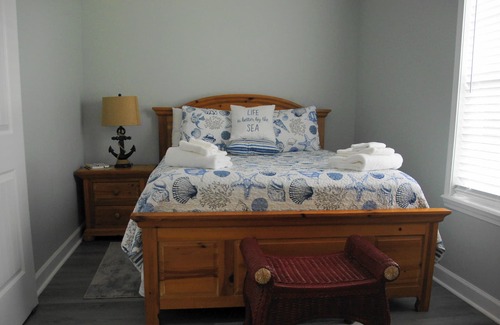 Darien Cottage | Listening to birds on front porch. Short walking distance to Fort King George
