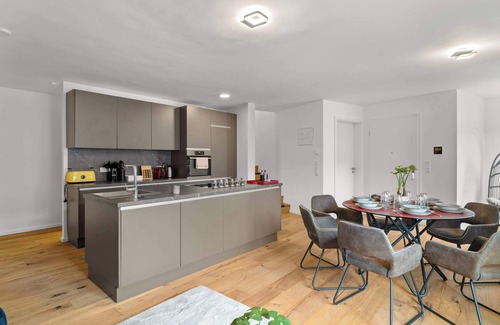 Hemsbach Apartment | LiT LiVING: Luxus |Box SprIng|Parking|Terrace|3 BR