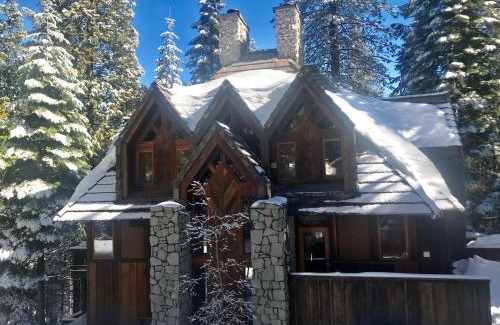 Fish Camp House | Little Ahwahnee Inn Entrance to Yosemite