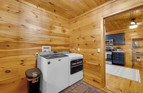 Fort Payne Apartment | Little Bear - 1BD Cabin Escape