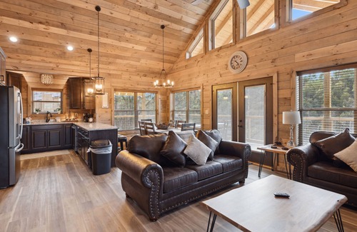 Gatlinburg - Pigeon Forge Cabin | Little Bear Lodge 3 Bedroom Cabin by RedAwning