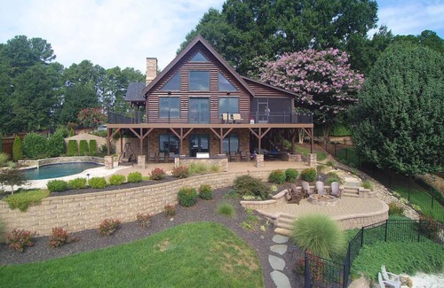 Lake Norman of Catawba Cabin | Little Bear Lodge at Lake Norman!