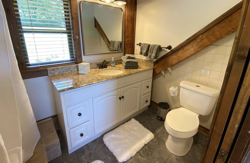 Tallassee Cabin | Little Blue Cabin in the Great Smoky Mountains