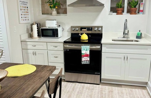 Ironbound District Apartment | Little Brazil - Cozy 2BR Apt. 30 mins from NYC!
