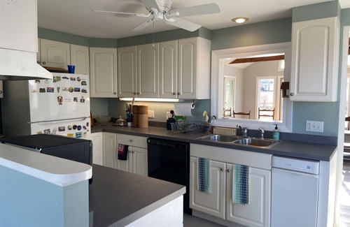 Little Compton House | Little Compton: Sweeping ocean view, 5min walk 2 beach, big yard w/patio, 4 BRs