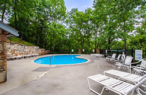 Gatlinburg - Pigeon Forge House | Little Cub Cottage - Mtn Views & Community Pools