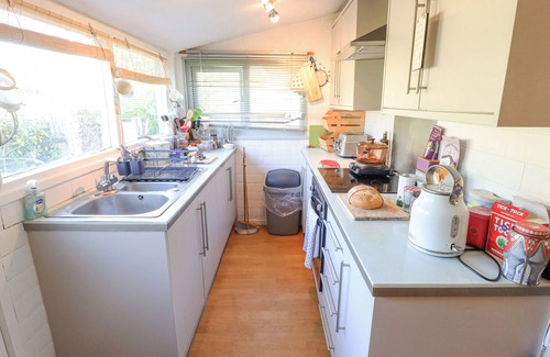 Grimsby Cottage | Little Eden by the Sea