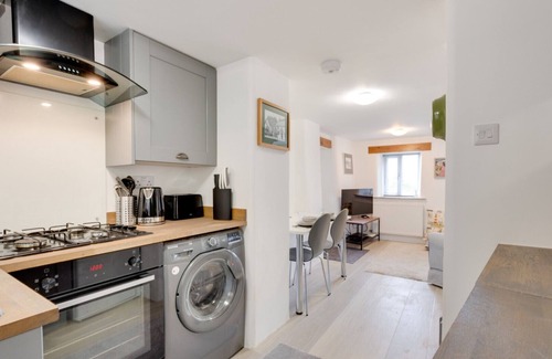 Ashover House | Little Hillside - One Bedroom House, Sleeps 2