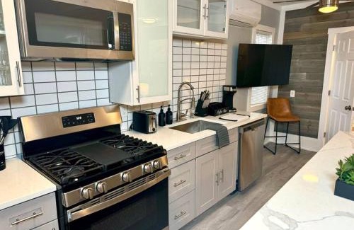 Detroit - Shoreway Apartment | Little house on 47th