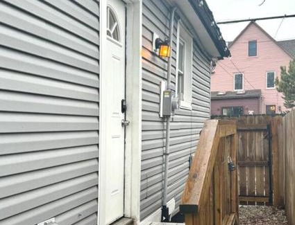 Detroit - Shoreway Apartment | Little house on 47th