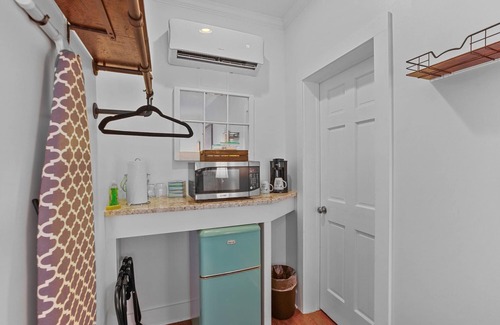 Washington Hotel | Little Inn on Main 214 West Main Street