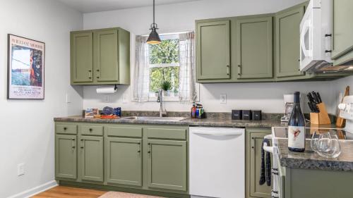 Fairview House | Little Pisgah Sunrise by AvantStay Mountain View