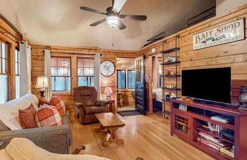 Three Lakes House | Little Red Lakeside Cabin