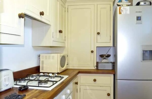 Walton on the Naze Cottage | LITTLE THATCH, pet friendly, with a garden in Walton-On-The-Naze
