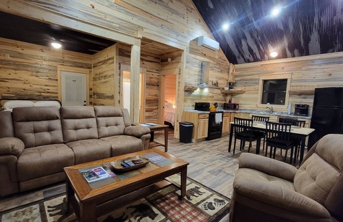 Board Camp Cabin | Little Wolf Cabins/The Blue Spruce Cabin close to WPG West Trailhead