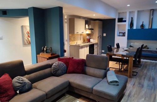 San Tumas Apartment | Little Wood