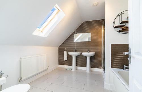 Peterborough House | Littlecote Manor 7BR