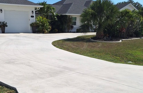 Deep Creek Apartment | LIUXURY STUDIO IN DEEDED COMMUNITY GOLF ! BLOCK AWAY, HEATED POOL!