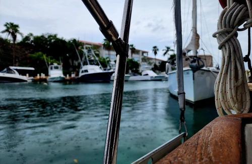 Puerto Aventuras Boat Rental | Live and Sleep like a Pirate on a 32 feet Sailboat