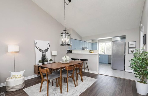 Collingwood House | Live Well Collingwood: Beautiful Retreat with Pool