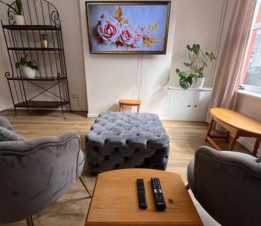 Liverpool House | Liverpool Rose House Stylish 3 Bed Near Anfield and Goodison Park