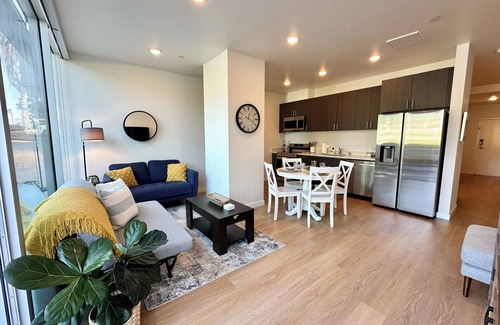 Point Loma Heights Apartment | Lives like a hotel but with full kitchen, laundry, parking, patio, pet friendly