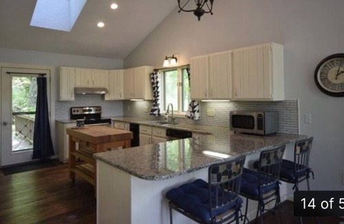Pedlars Edge House | Livin' On The Edge Cozy Mountain Home at Wintergreen Resort.